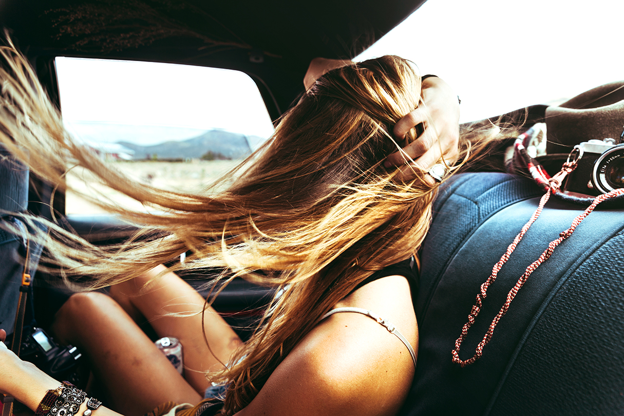 Life-of-Pix-free-stock-photos-women-back-car-wind-sidiomaralami
