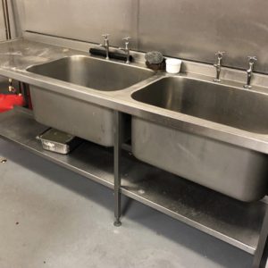 Commercial sink